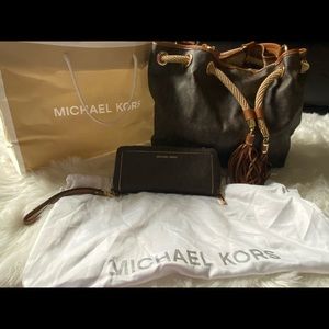 Michael Kors matching purse & wallet